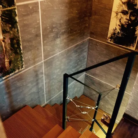 Dvukhurovnevaia Kvartira Apartment *