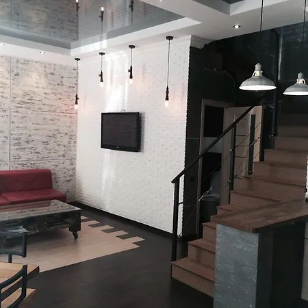 Dvukhurovnevaia Kvartira Apartment Odesa